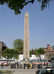 "Monumentbyggande i ett globalt perspektiv – obeliskens berättelse" av Barbro Santillo Frizell (Globalhistoria).